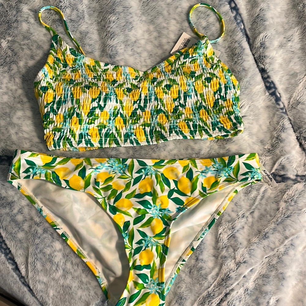 Lemon bikini